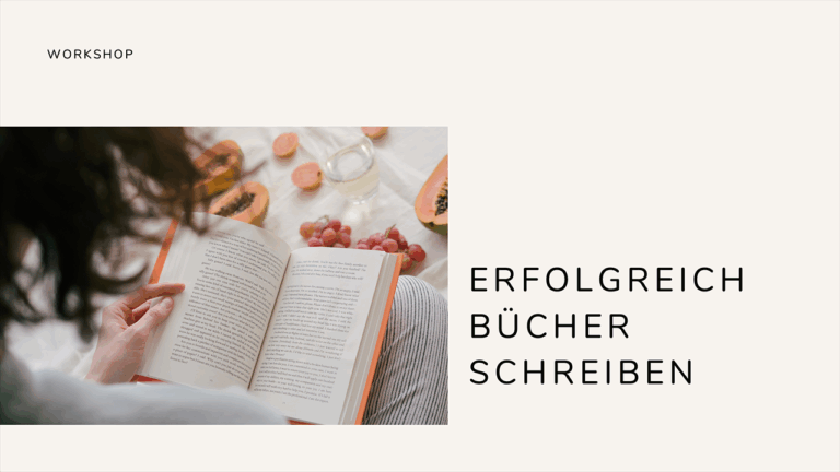 Eine Frau im Lotussitz hält ein aufgeschlagenes Buch in der Hand. Vor ihr stehen Obst und Wasser auf einer weißen Tischdecke.